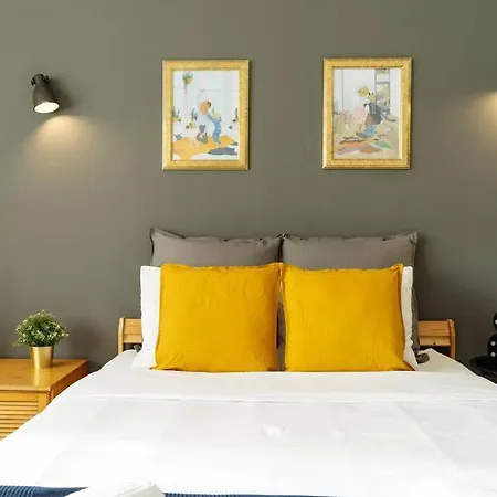 Millo Next To Cismigiu Park